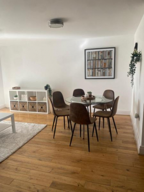 2 Bedroom flat in Riverside West
